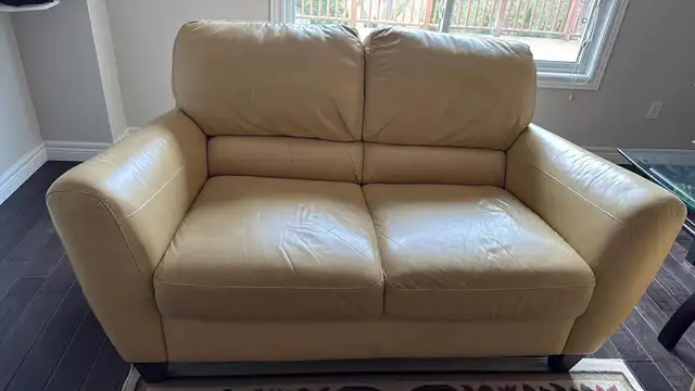 Italian leather loveseat sofa in Couches & Futons in Kitchener / Waterloo - Image 2