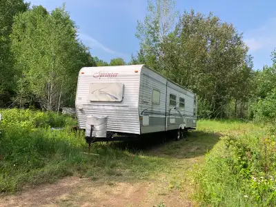2003 Sprinter travel trailer home for sale. $3000 or best offer in Bancroft area. Slide out for sofa...