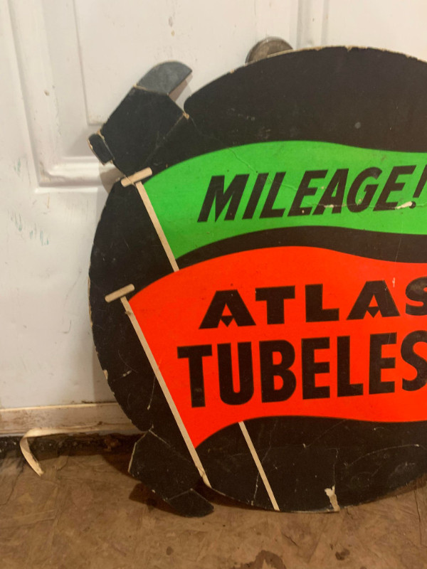 VINTAGE 1960's ATLAS TIRES TIRE INSERT SIGN in Arts & Collectibles in Summerside - Image 2