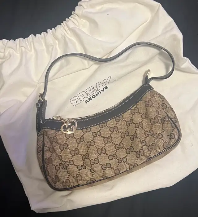 90s Vintage Gucci Lovely Heart Charm Pochette63611957754753120
