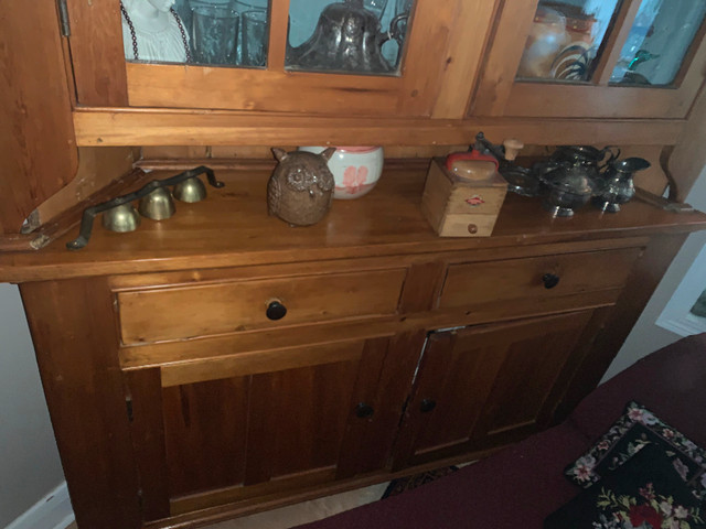 Antique pine corner cabinet in Hutches & Display Cabinets in Kitchener / Waterloo - Image 2