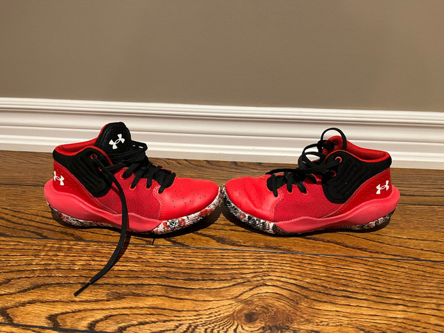 Under Armour Red Basketball Shoes Size 3Y in Kids & Youth in Oakville / Halton Region