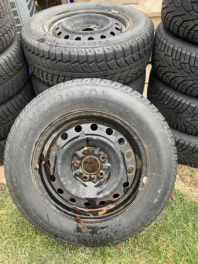 4 winter tires in great condition. Fit Mazda CX-5 and more. uUiroyal Tiger Paw Ice and Snow II Nearl...