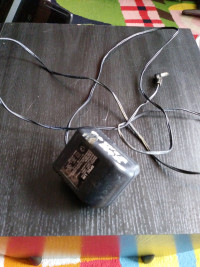 13.8V DC 750mA POWER ADAPTER. -/+