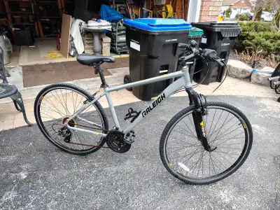 Men's Raleigh Route 700C Hybrid Bike. Large aluminum frame (18"), 21 speed - Shimano EZ-Fire shifter...
