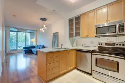 Downtown Toronto Yorkville Lux Condo w 2 bedrooms 2 Bath Balcony