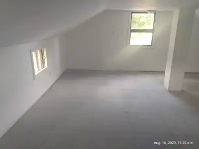 Large bedroom 18'x18' Port Perry