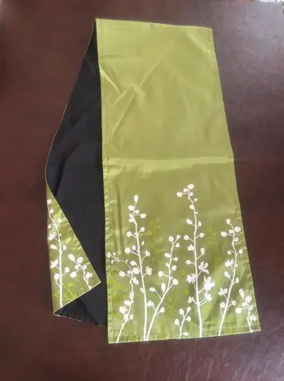 Table/Buffet runner (brand new), View more