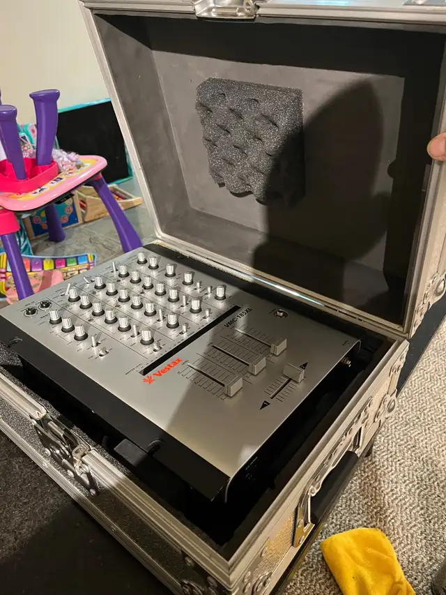 CDj’s Stanton With Vestax mixer with flight/road cases in Performance & DJ Equipment in City of Toronto - Image 8