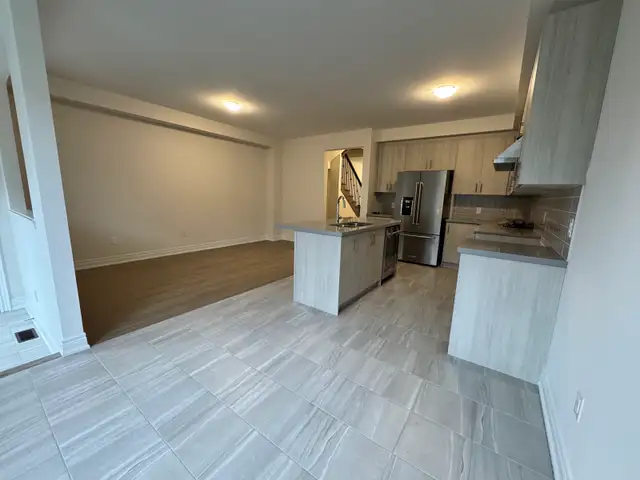 Room on rent on sharing basis on  upper floor in Room Rentals & Roommates in Mississauga / Peel Region - Image 9