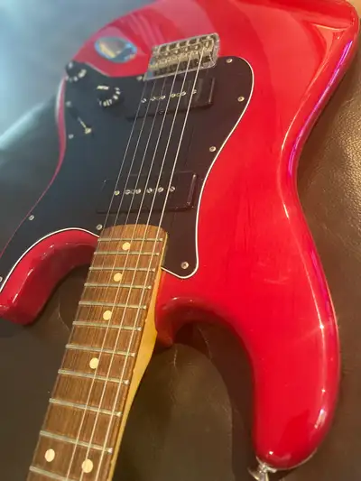 Very exclusive Fender model released around 2020. This is a real rock machine! No trades