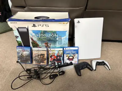 Disc version PS5 4 games in pic Charging port in pic 2 controllers in pic 825gb memory