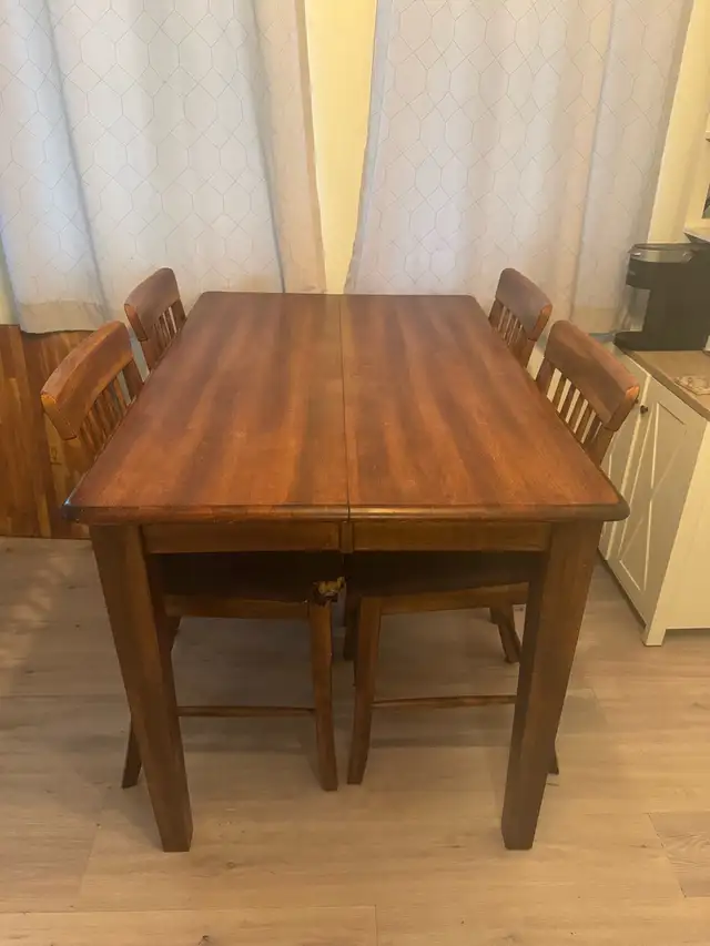 Counter Height Dining Room Table Set in Dining Tables & Sets in Hamilton - Image 2