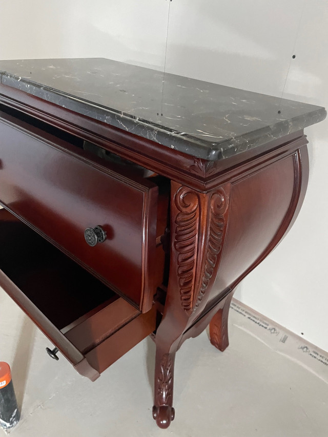 Solid wood table dans Autres tables  à Brantford - Image 4