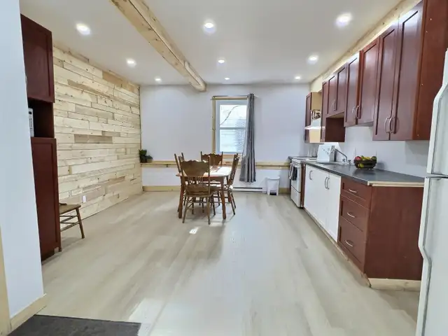 APPARTEMENT -  SAINT ROCH - MEUBLÉ ET TOUT INCLUS 5 1/2