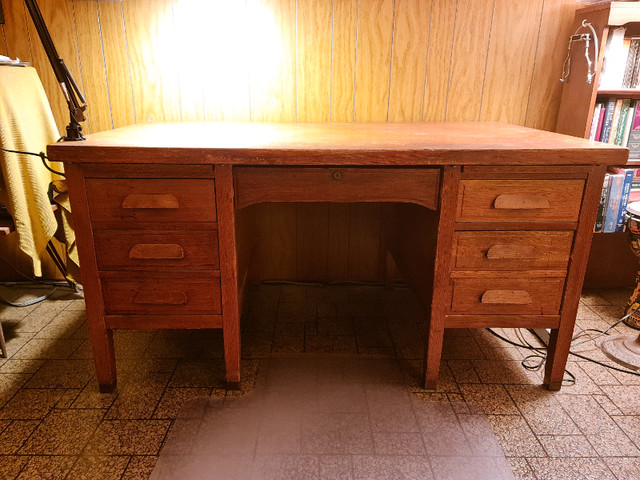 Preston Antique  Oak Desk dans Bureaux  à Laval/Rive Nord