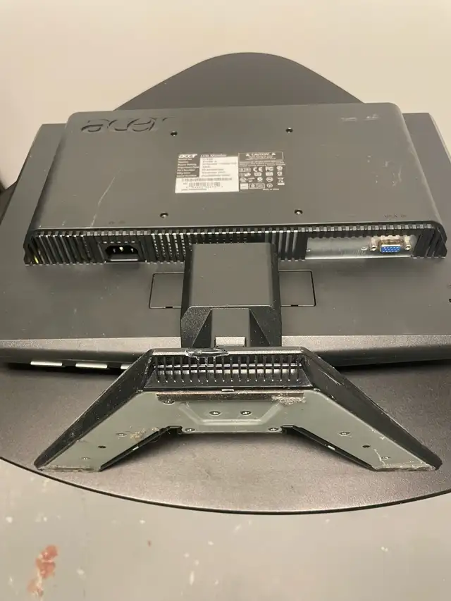 Acer 17inch 75hz Monitor / Acer 17inch 75hz Moniteur in Monitors in Gatineau - Image 4