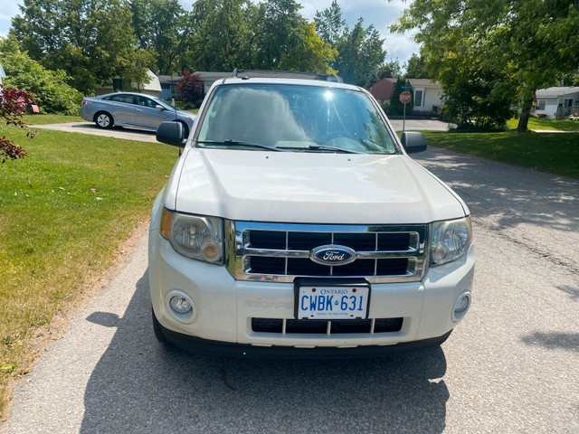 2011 Ford Escape XLT in Cars & Trucks in Barrie