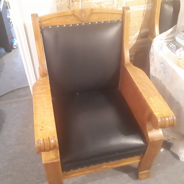 Antique solid Oak Kroehler Furniture in Couches & Futons in Moncton