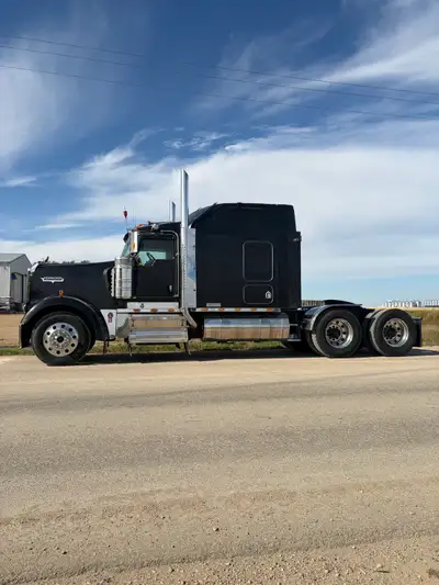2007 Kenworth W900L Fresh CVIP 18 speed ( new transmission and clutch a year ago) 3:55 Studio sleepe...