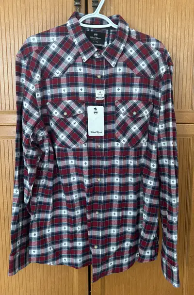 Wind River Men's long-sleeve button up shirt snap Size XL casual plaid New. Tags Still on. 98% Cotto...