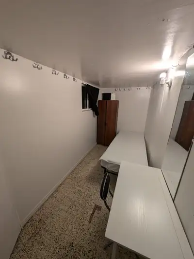 Private Bsmt Room Rent – Girls Only House ,Dundas West, Downtown