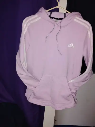 Both sweaters are size large. $$5each