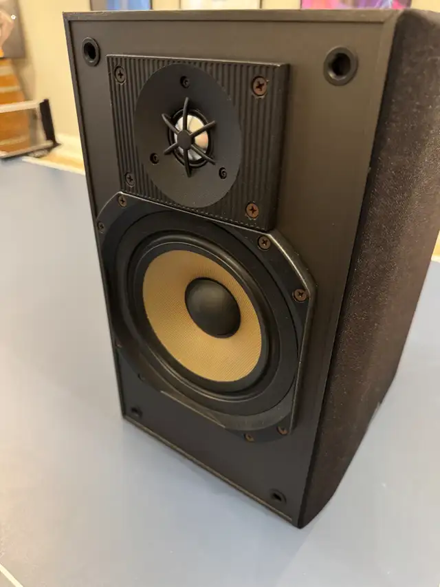 Paradigm Studio 100 V. 2, 2 Floor standing with centre and rear in Speakers in City of Toronto - Image 3