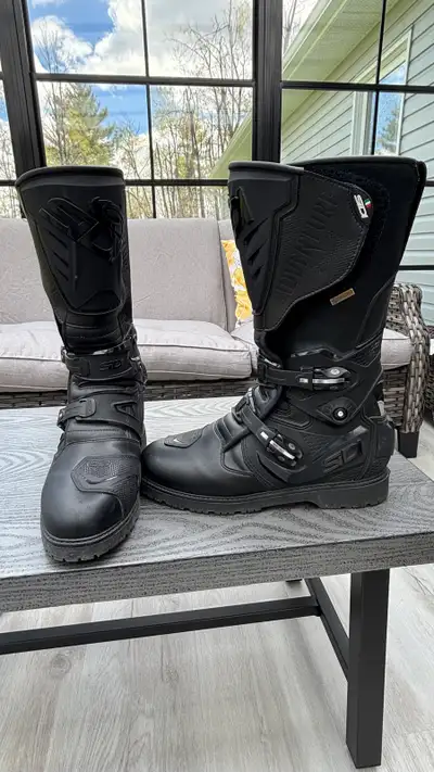 Like new adventure boots. Worn less than 10 times. Boots are 47 eur/12.5 US. $350 OBO