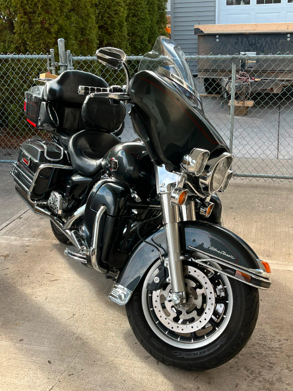2008 Ultra Classic Harley Davidson FLHTCU for sale in Street, Cruisers & Choppers in Prince George - Image 3