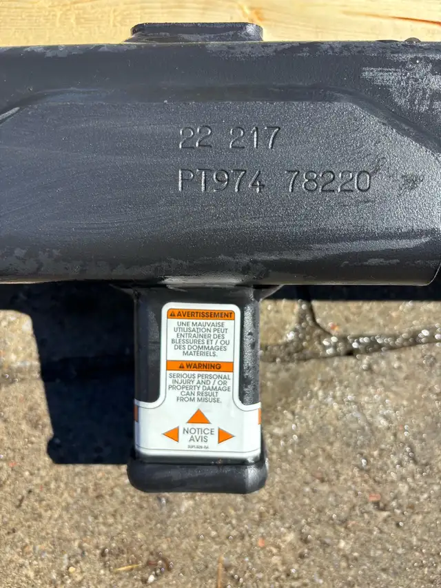 Lexus / Toyota 1 1/4” Trailer Hitch in ATV Parts, Trailers & Accessories in City of Toronto - Image 3