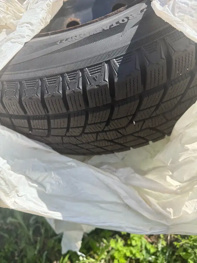 4 winter tires on rim used on Mazda cx7 in Tires & Rims in Kitchener / Waterloo - Image 2