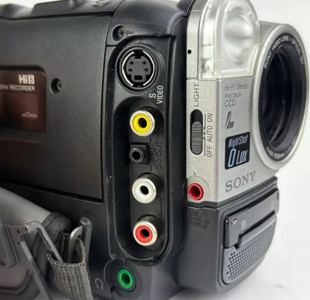 Sony Handycam CCD-TR940 in Cameras & Camcorders in Winnipeg - Image 9
