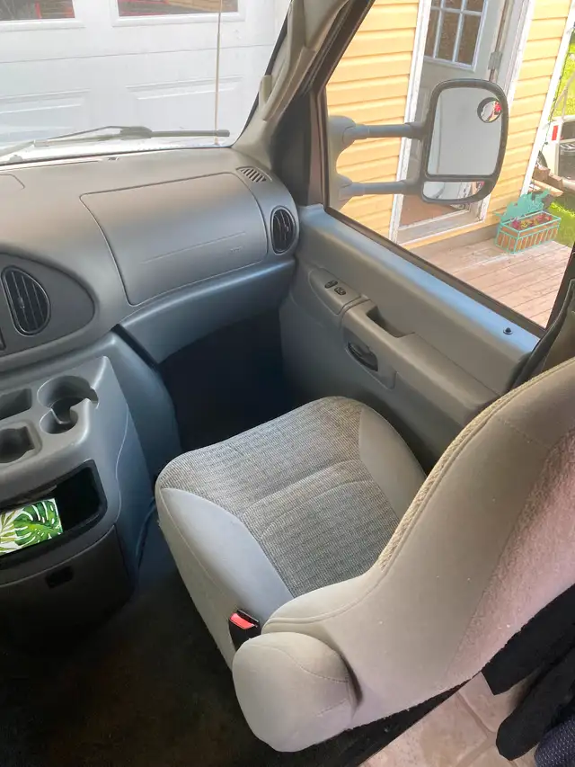 E350 Motorhome ClassC in RVs & Motorhomes in Summerside - Image 4