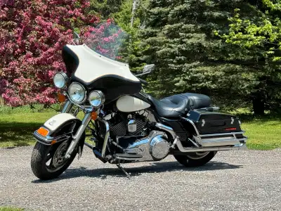 2008 Harley Davidson FLHTPI Electra Glide - Police Edition Anniversary bike Retired OPP Golden Helme...