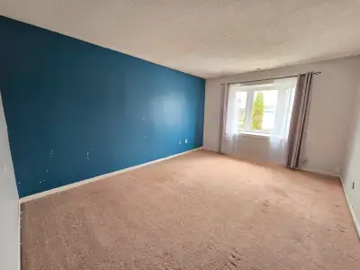 Beautiful main level suite consisting of 3 bedrooms and 1 bathroom. Located on Outlet Drive (Lakevie...
