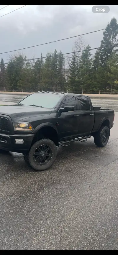 2016 dodge ram 2500 Laramie Cummins, fully loaded truck, no rust, just hit 200000km, totally rebuilt...