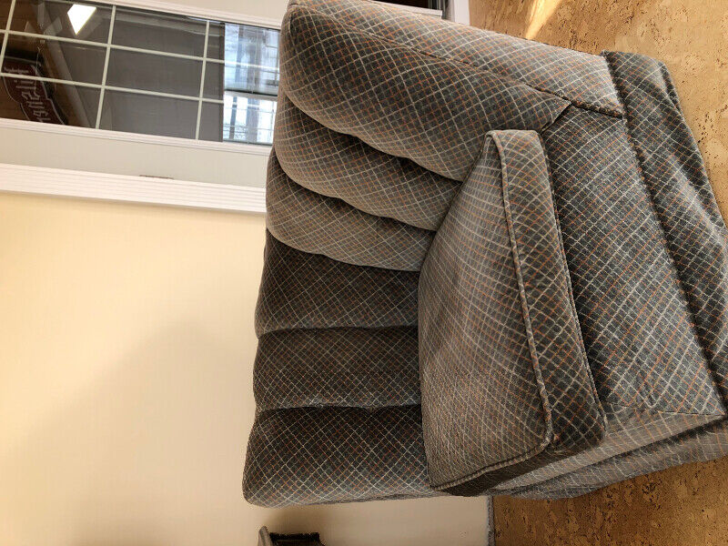 Vintage love seat Couches & Futons Regina Kijiji