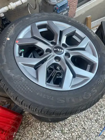 Like new. Off seltos. 450 each set 205-60r16