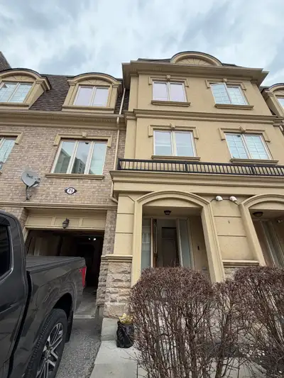 2 bedroom townhouse for rent in Pickering House has 4 floors 2 bedrooms located in 3rd floor Each be...