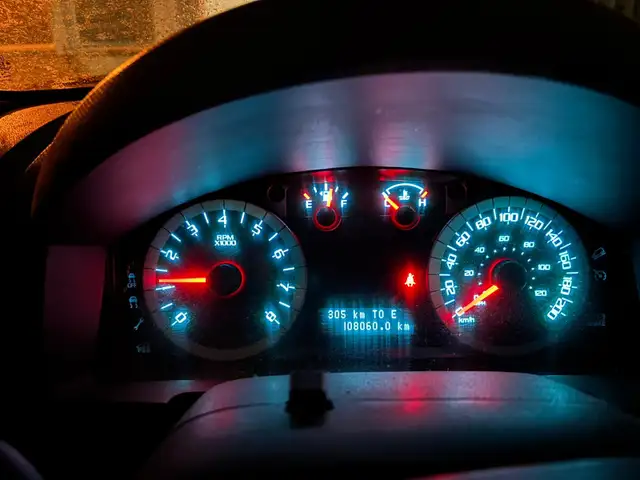 Mechanic Special – 2012 Ford Escape V6 AWD – 108,000 km – Runs G in Cars & Trucks in City of Montréal - Image 6