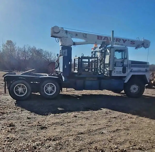 1980 International Paystar 5000 Picker Truck in Other in Red Deer - Image 2
