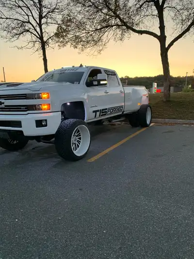 2019 chevy 3500hd LTZ fully loaded Duramax Deleted tuned lots more… 90k kms 2022 gmc 2500hd AT4 full...