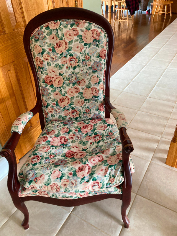 Queen Ann Chairs in Chairs & Recliners in Cape Breton