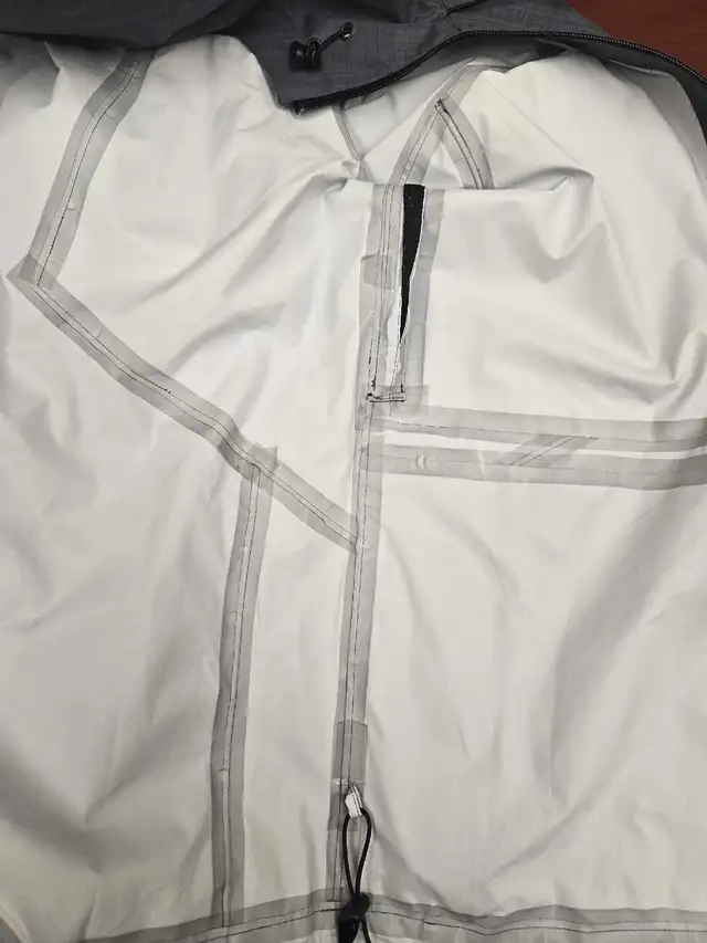Mens Waterproof/Dry jacket in Men's in Mississauga / Peel Region - Image 7
