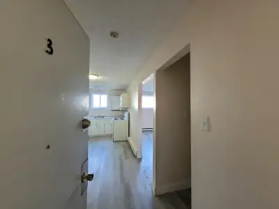 Unit 03, 70 Barton Crescent, 2-bedrooms apt(1bath1kitchen)North