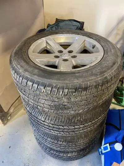 Healthy all season tires with stock 20” rim 33” tire Michelin defender LTX 275/60R20 115T ( 5x139.7m...