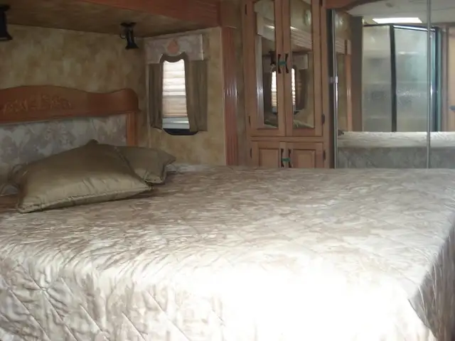 2008 Everest 305t avec panneaux solaires (fifth wheel) in RVs & Motorhomes in Victoriaville - Image 7