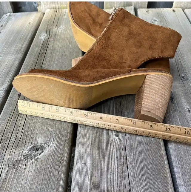 Catherine Malandrino Brown Suede High Heel Block Sandals Size 10 in Women's - Shoes in Barrie - Image 10