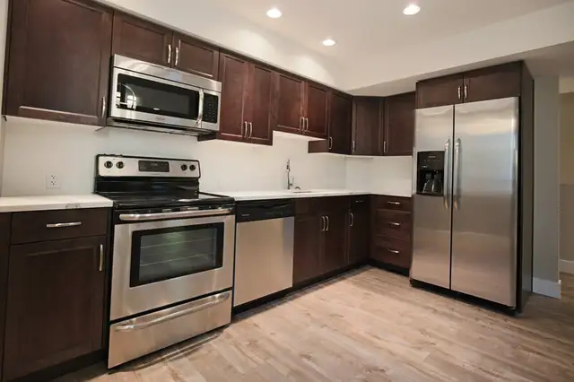 2 Beds 1 Bath townhouse w/patio, In-suite Laundry - April 1